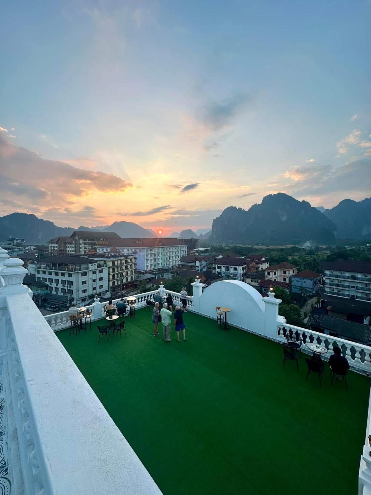 Sky Hotel Vang Vieng Exterior foto