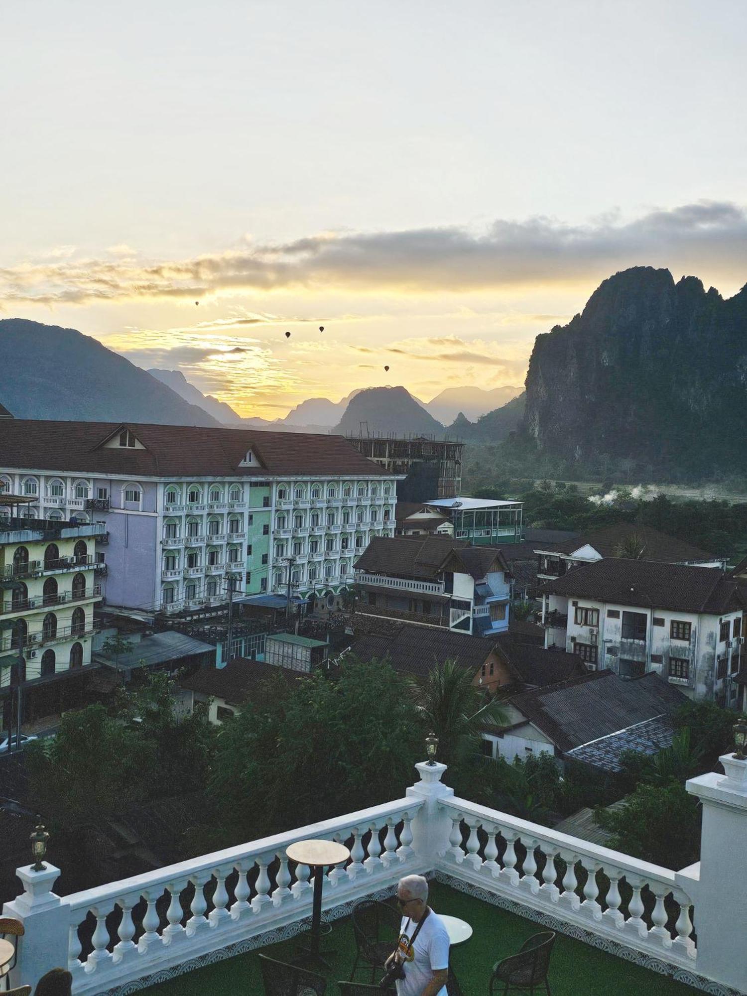 Sky Hotel Vang Vieng Exterior foto